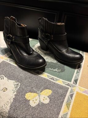 Bolo Women's Black Leather Ankle Boots with Buckle Strap